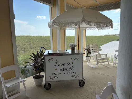 Wedding-themed novelty cart